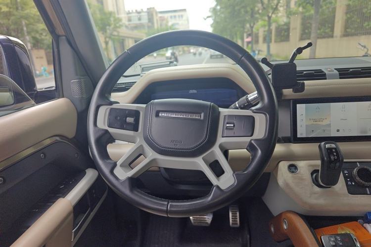 Used Land Rover Defender 2020 110 P400 HSE Steering Wheel