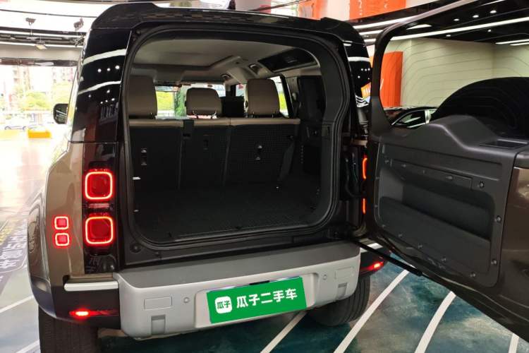 Used Land Rover Defender 2020 110 P400 HSE Trunk