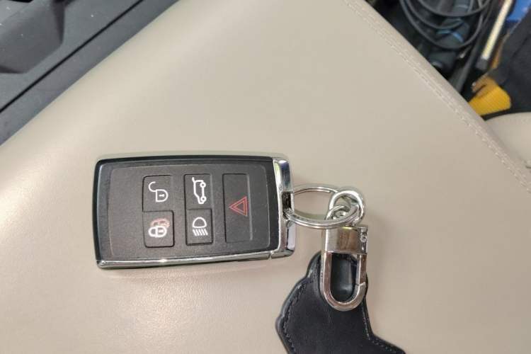 Used Land Rover Defender 2020 110 P400 Dark Special Edition Vehicle Key