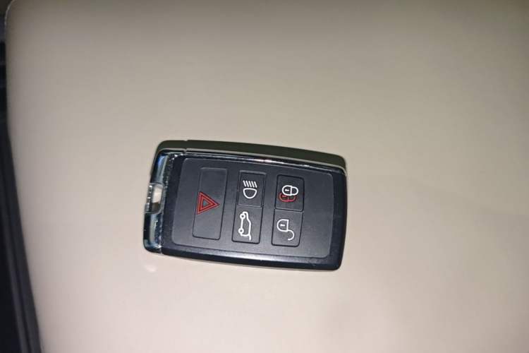 Used Land Rover Defender 2020 110 P400 HSE Vehicle Key