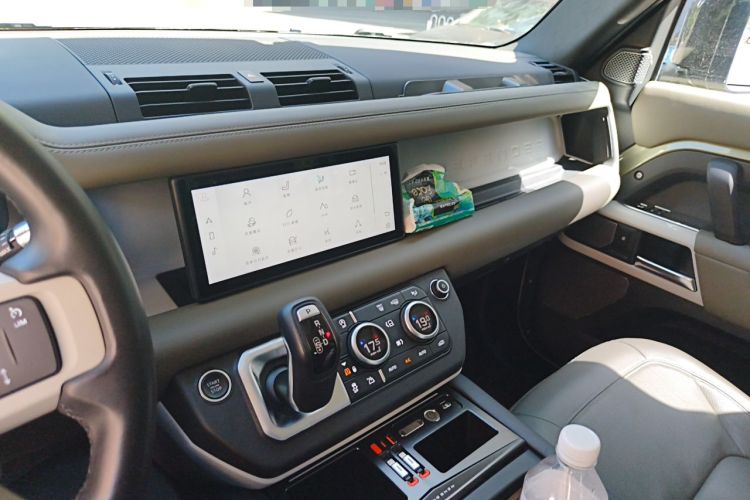 Used Land Rover Defender 2020 110 P400 HSE Audio And AC Panel