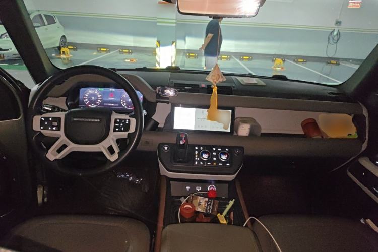 Used Land Rover Defender 2020 110 P400 HSE Center Console