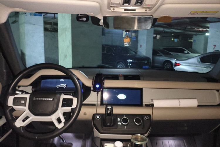 Used Land Rover Defender 2020 110 P400 HSE Center Console