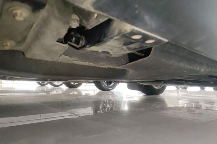 Used Land Rover Defender  Chassis Rear Right