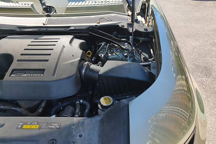 Used Land Rover Defender 2020 110 P400 HSE Engine Bay Left