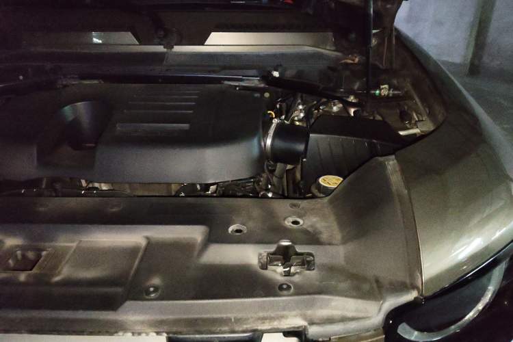 Used Land Rover Defender 2020 110 P400 HSE Engine Bay Left