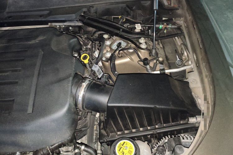 Used Land Rover Defender 2020 110 P400 HSE Engine Bay Left