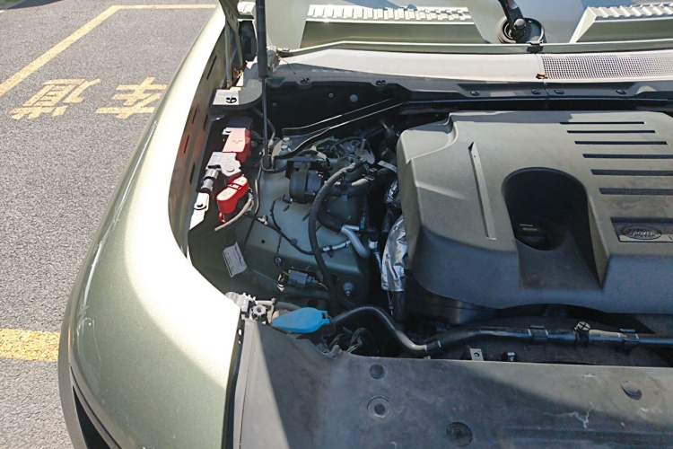 Used Land Rover Defender 2020 110 P400 HSE Engine Bay Right
