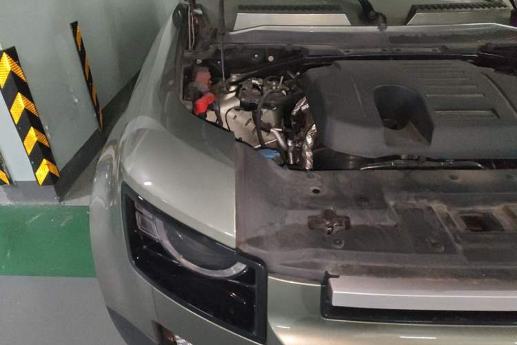 Used Land Rover Defender 2020 110 P400 HSE Engine Bay Right
