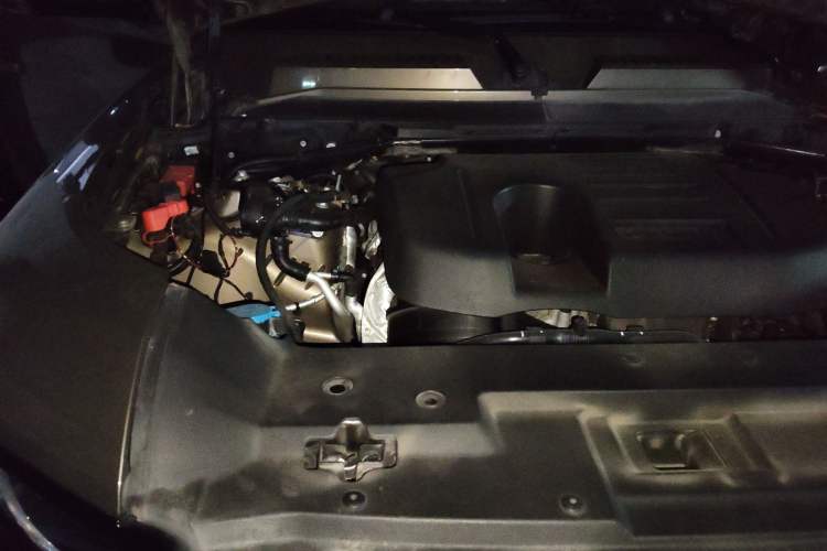 Used Land Rover Defender 2020 110 P400 HSE Engine Bay Right