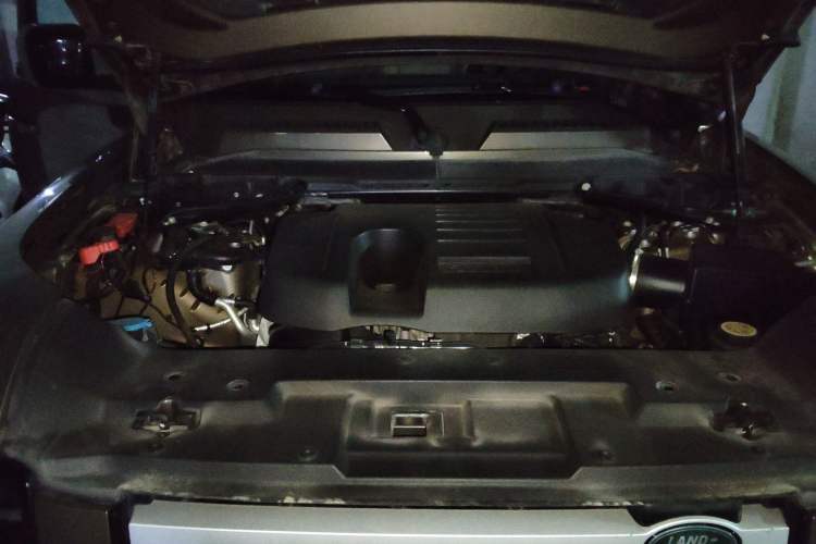 Used Land Rover Defender 2020 110 P400 HSE Engine Bay