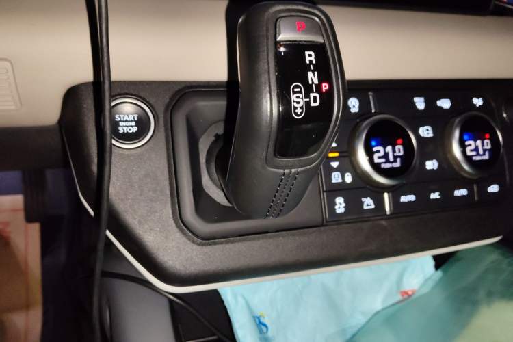 Used Land Rover Defender 2020 110 P400 HSE Gear Lever