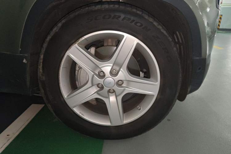 Used Land Rover Defender 2020 110 P400 HSE Right Front Wheel Hub