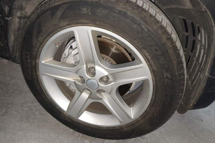 Used Land Rover Defender 2020 110 P400 HSE Right Front Wheel Hub