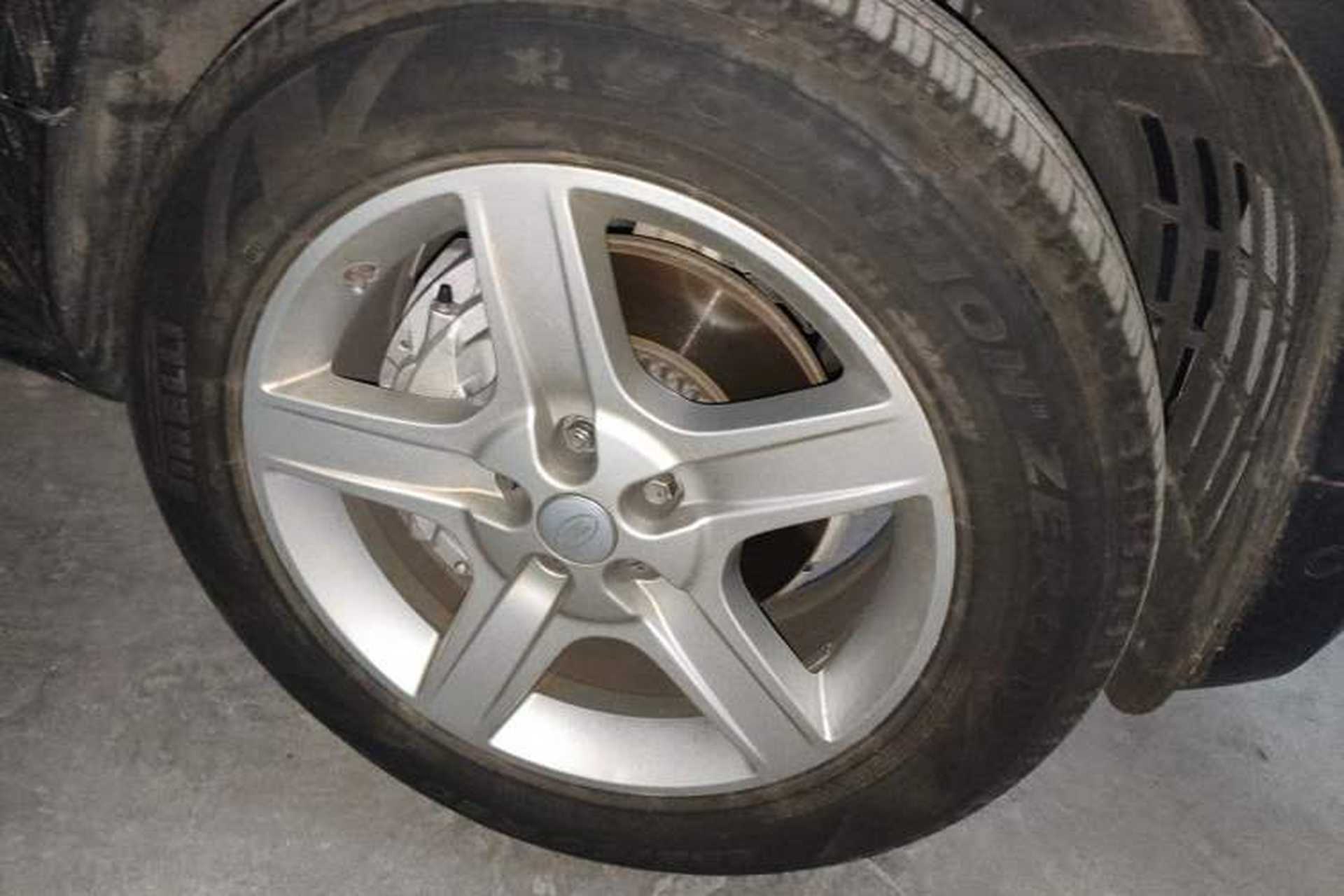 Used Land Rover Defender 2020 110 P400 HSE Right Front Wheel Hub