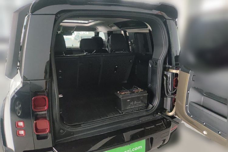 Used Land Rover Defender  Trunk