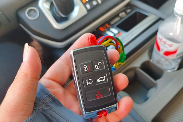 Used Land Rover Defender 2020 110 P400 HSE Vehicle Key