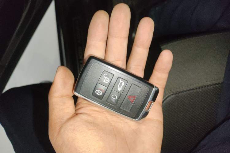 Used Land Rover Defender  Vehicle Key