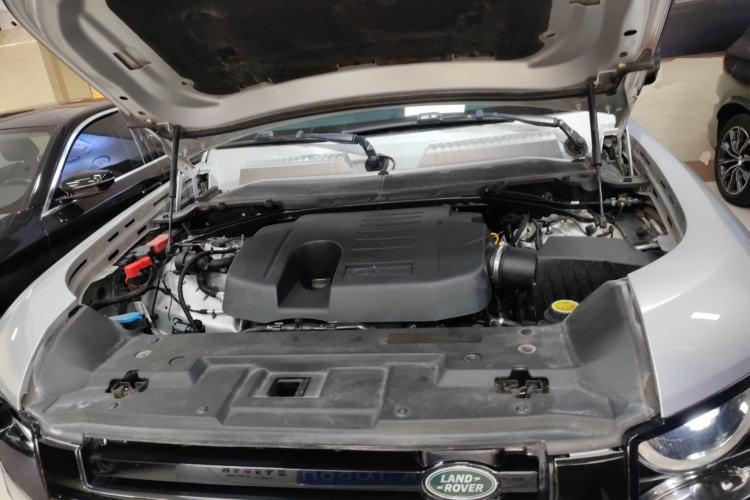 Used Land Rover Defender 2020 110 P400 Dark Special Edition Engine Bay