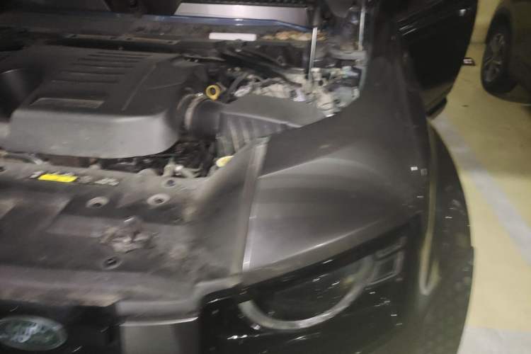 Used Land Rover Defender 2020 110 P400 Dark Special Edition Engine Bay Left