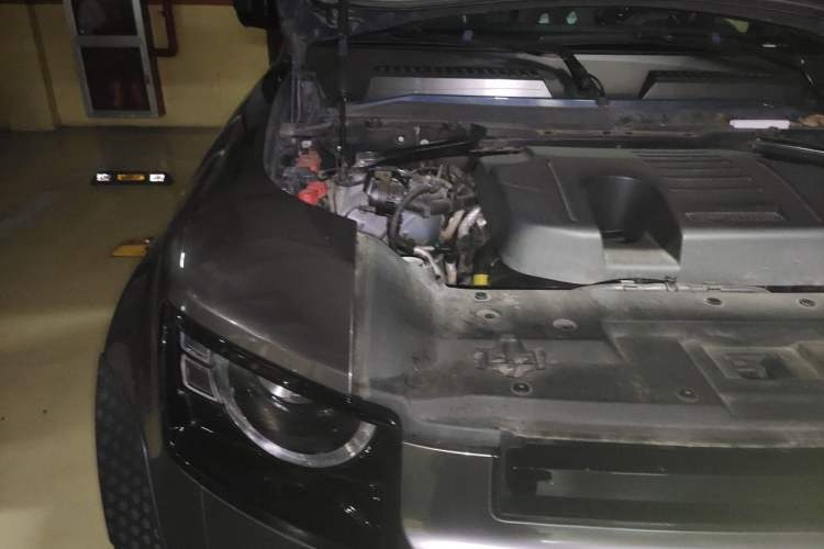Used Land Rover Defender 2020 110 P400 Dark Special Edition Engine Bay Right