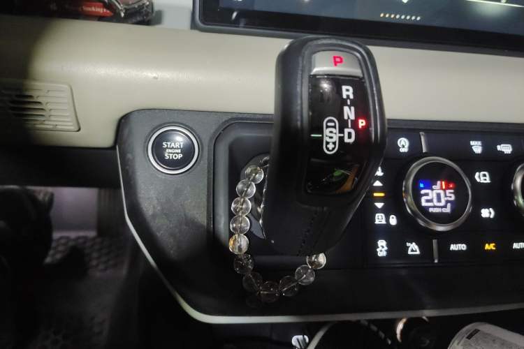 Used Land Rover Defender 2020 110 P400 Dark Special Edition Gear Lever