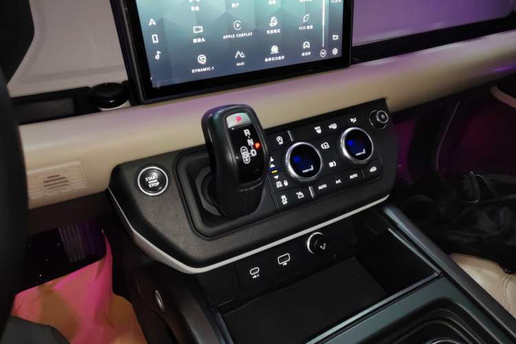 Used Land Rover Defender 2020 110 P400 Dark Special Edition Gear Lever