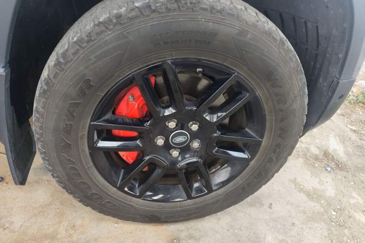 Used Land Rover Defender 2020 110 P400 SE Right Front Wheel Hub