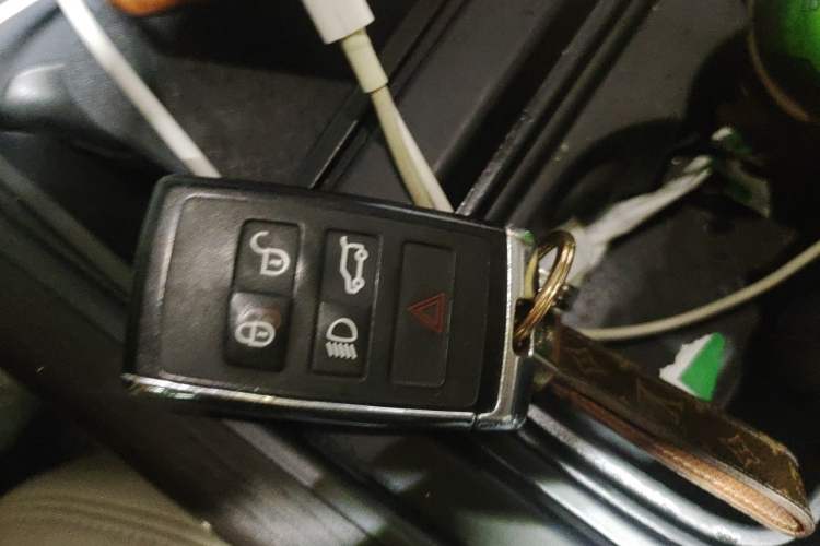 Used Land Rover Defender 2020 110 P400 Dark Special Edition Vehicle Key