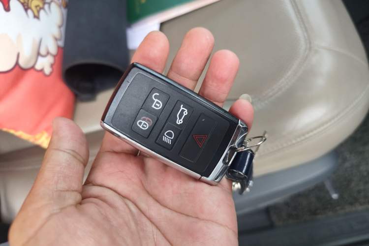 Used Land Rover Defender 2020 110 P400 SE Vehicle Key