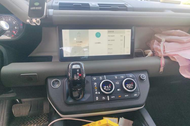 Used Land Rover Defender 2020 110 P400 SE Audio And AC Panel