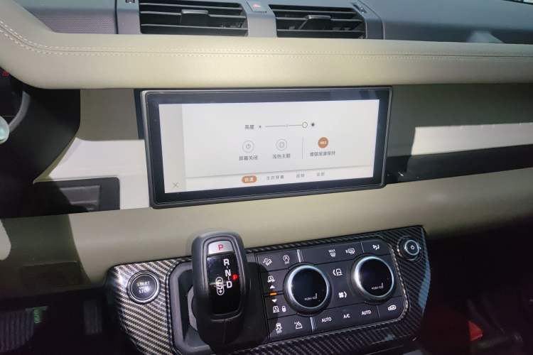 Used Land Rover Defender 2020 110 P400 SE Audio And AC Panel