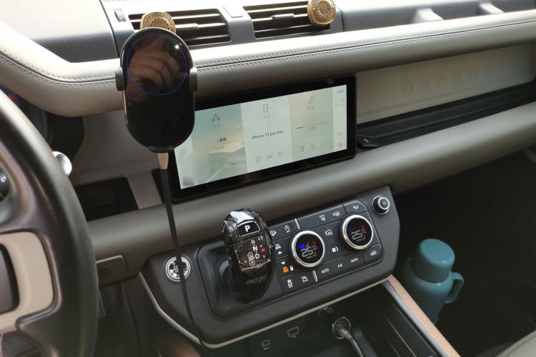Used Land Rover Defender 2020 110 P400 HSE Audio And AC Panel
