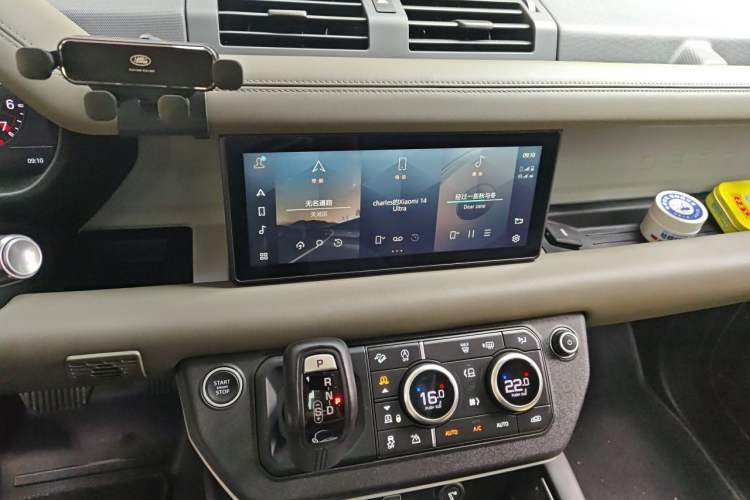 Used Land Rover Defender 2020 110 P400 HSE Audio And AC Panel