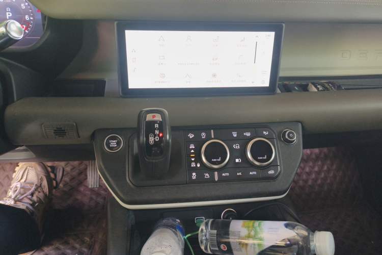 Used Land Rover Defender 2020 110 P400 Dark Special Edition Audio And AC Panel