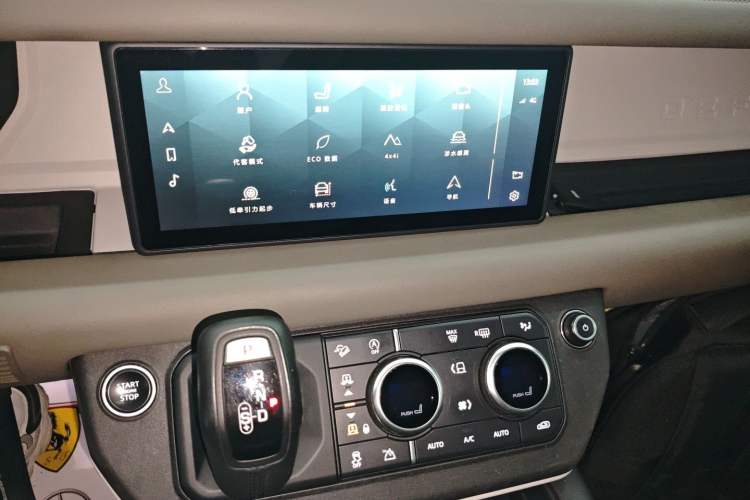 Used Land Rover Defender 2020 110 P400 HSE Audio And AC Panel