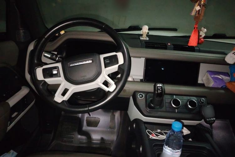 Used Land Rover Defender 2020 110 P400 HSE Center Console