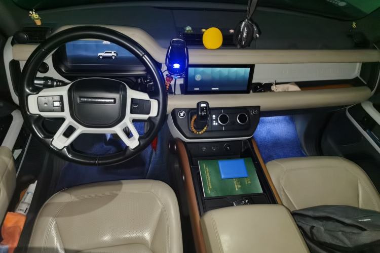 Used Land Rover Defender 2020 110 P400 HSE Center Console