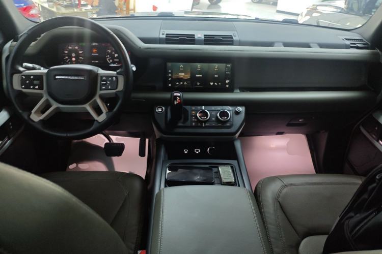Used Land Rover Defender 2020 110 P400 HSE Center Console