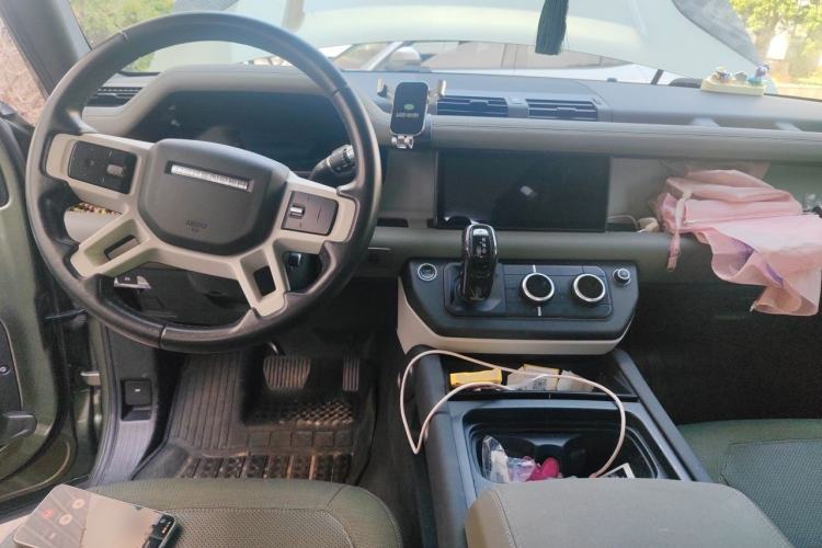 Used Land Rover Defender 2020 110 P400 SE Center Console