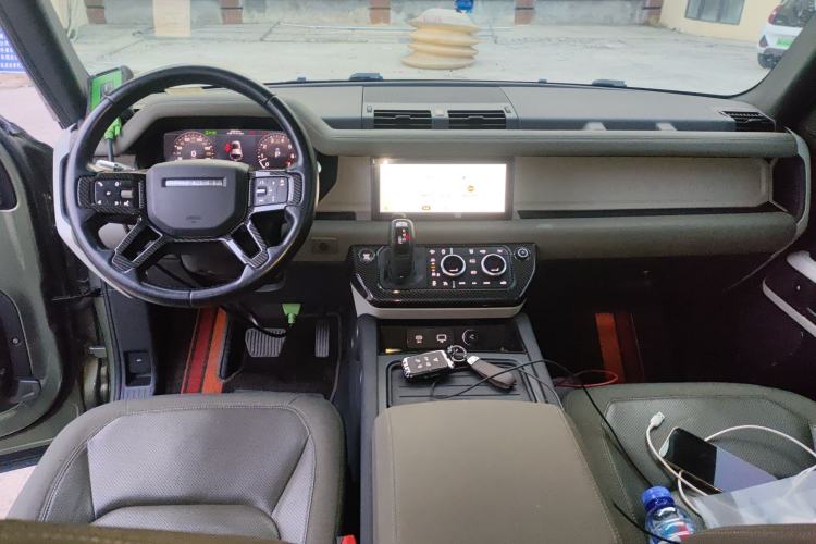 Used Land Rover Defender 2020 110 P400 SE Center Console