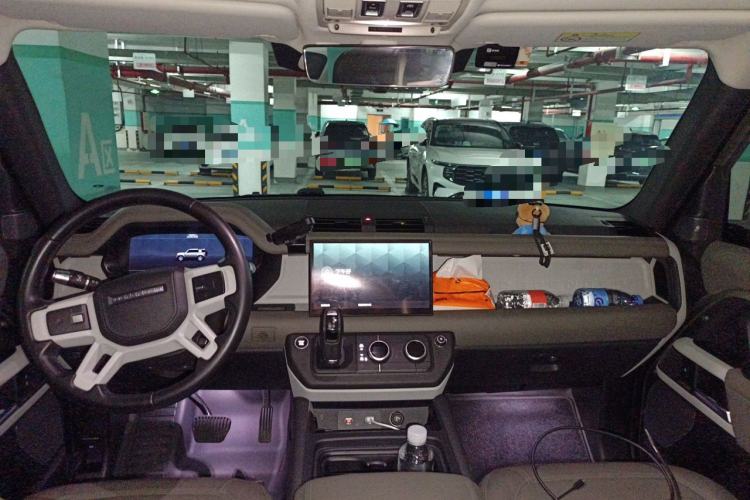 Used Land Rover Defender 2020 110 P400 HSE Center Console