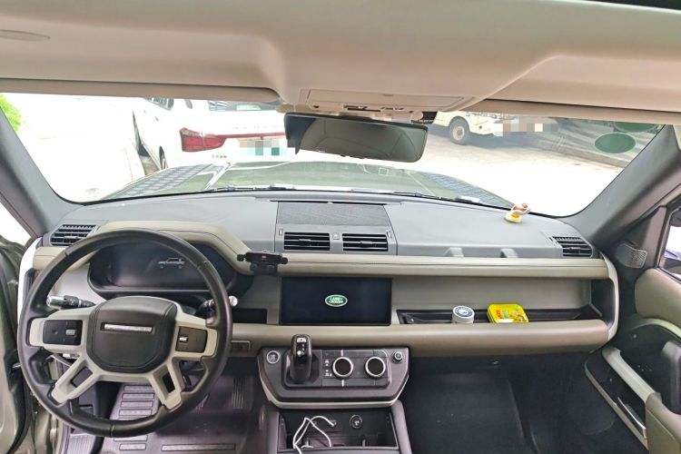 Used Land Rover Defender 2020 110 P400 HSE Center Console