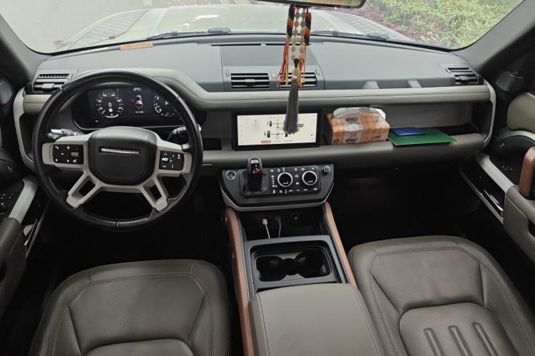 Used Land Rover Defender 2020 110 P400 HSE Center Console