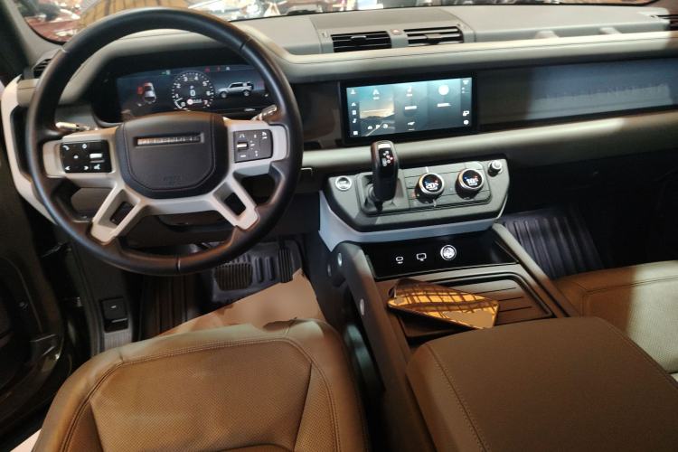 Used Land Rover Defender 2020 110 P400 HSE Center Console