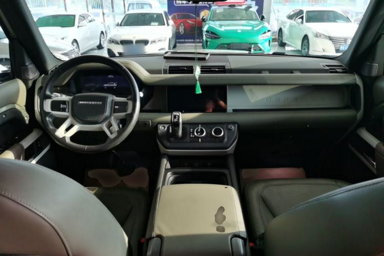 Used Land Rover Defender 2020 110 P400 HSE Center Console