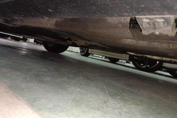 Used Land Rover Defender 2020 110 P400 HSE Chassis Rear Left