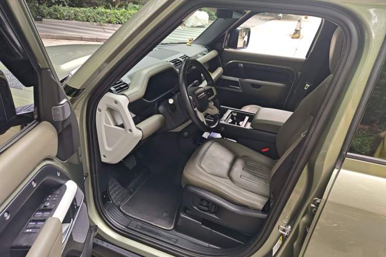 Used Land Rover Defender 2020 110 P400 HSE Driver Seat