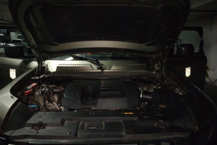 Used Land Rover Defender 2020 110 P400 HSE Engine Bay