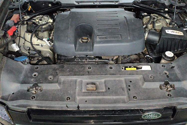 Used Land Rover Defender 2020 110 P400 HSE Engine Bay
